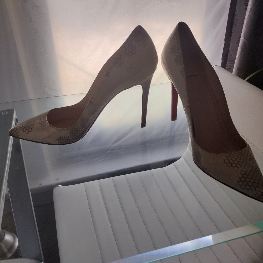 Louis Vuitton White Snakeskin Stilletto Sz 40